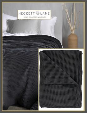 Heckett-lane-wafel-plaidn de kleur Deep-black. Details 
Let op!! Kleuren kunnen iets afwijken van de foto.